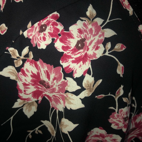 Torrid Black floral Blouse - Picture 3 of 4